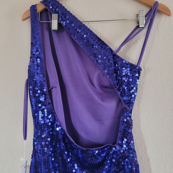 Mac Duggal, Sequined One Shoulder Asymmetrical Hem Gown, Violet, Size 8, NWT - Picture 11 of 14
